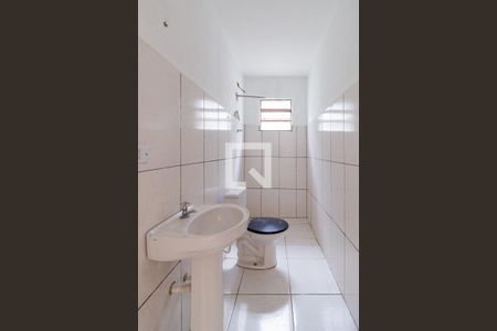 Banheiro de casa para alugar com 1 quarto, 50m² em Chácara das Flores, Carapicuíba