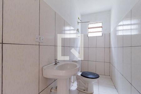 Banheiro de casa para alugar com 1 quarto, 50m² em Chácara das Flores, Carapicuíba