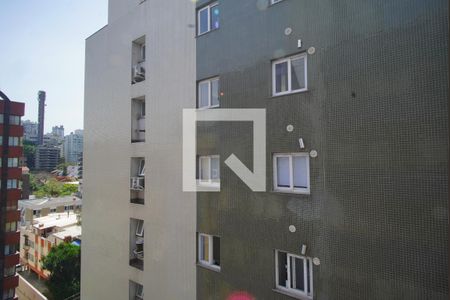 Sala - vista de apartamento para alugar com 2 quartos, 81m² em Petrópolis, Porto Alegre