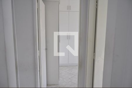 Corredor  de apartamento para alugar com 2 quartos, 51m² em Engenho de Dentro, Rio de Janeiro