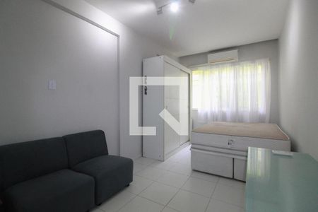 Sala/Quarto de kitnet/studio para alugar com 1 quarto, 30m² em Copacabana, Rio de Janeiro