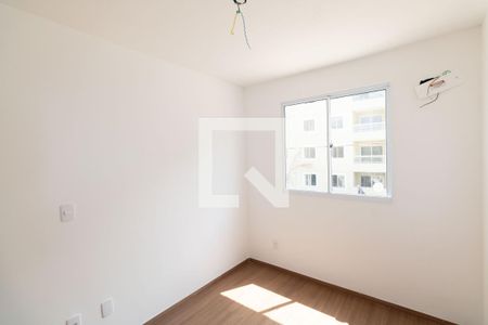 Quarto 1 de apartamento para alugar com 2 quartos, 40m² em Inhoaíba, Rio de Janeiro