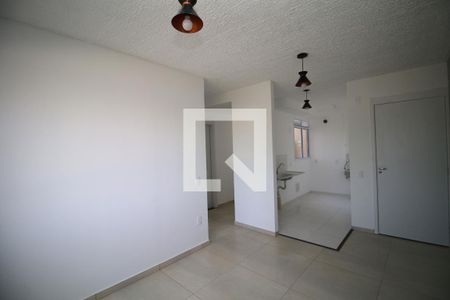 Sala de apartamento para alugar com 1 quarto, 43m² em Brás de Pina, Rio de Janeiro