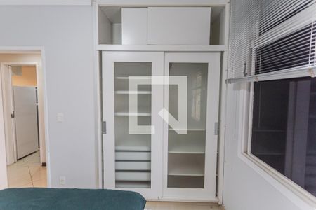 Armário do Quarto 1 de apartamento para alugar com 2 quartos, 70m² em Santo Antônio, Belo Horizonte