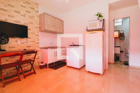 Sala/Cozinha  de casa para alugar com 1 quarto, 25m² em Stella Maris, Salvador