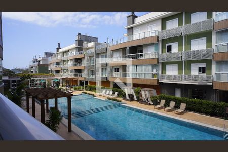 Sala - Vista Piscina de apartamento para alugar com 2 quartos, 70m² em Campeche, Florianópolis