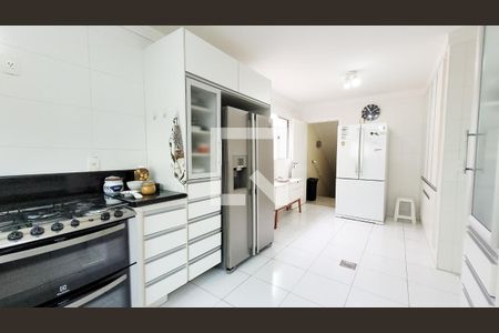 Casa de condomínio à venda com 492m², 4 quartos e 6 vagas Casa de condomínio à venda com 492m², 4 quartos e 6 vagasCozinha