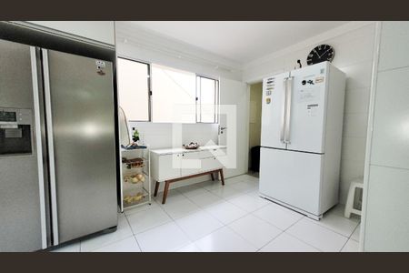 Casa de condomínio à venda com 492m², 4 quartos e 6 vagas Casa de condomínio à venda com 492m², 4 quartos e 6 vagasCozinha