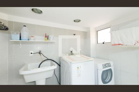 Casa de condomínio à venda com 492m², 4 quartos e 6 vagas Casa de condomínio à venda com 492m², 4 quartos e 6 vagasLavanderia