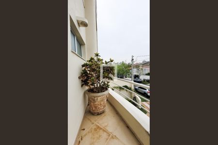 Casa de condomínio à venda com 492m², 4 quartos e 6 vagas Casa de condomínio à venda com 492m², 4 quartos e 6 vagasÁrea externa