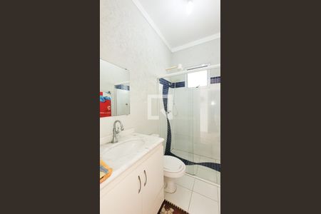 Casa de condomínio à venda com 492m², 4 quartos e 6 vagas Casa de condomínio à venda com 492m², 4 quartos e 6 vagasBanheiro externo