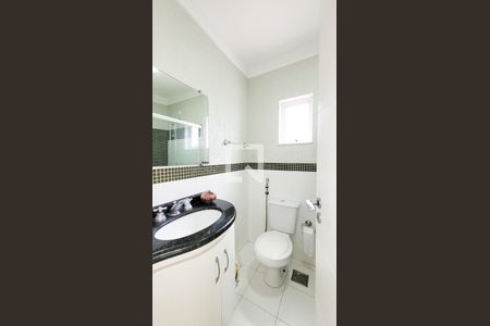 Casa de condomínio à venda com 492m², 4 quartos e 6 vagas Casa de condomínio à venda com 492m², 4 quartos e 6 vagasBanheiro Social