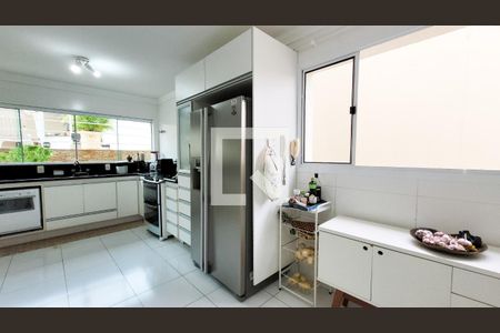 Casa de condomínio à venda com 492m², 4 quartos e 6 vagas Casa de condomínio à venda com 492m², 4 quartos e 6 vagasCozinha