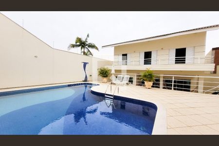 Casa de condomínio à venda com 492m², 4 quartos e 6 vagas Casa de condomínio à venda com 492m², 4 quartos e 6 vagasPiscina