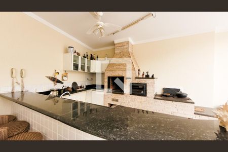 Casa de condomínio à venda com 492m², 4 quartos e 6 vagas Casa de condomínio à venda com 492m², 4 quartos e 6 vagasChurrasqueira