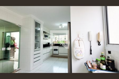 Casa de condomínio à venda com 492m², 4 quartos e 6 vagas Casa de condomínio à venda com 492m², 4 quartos e 6 vagasCozinha