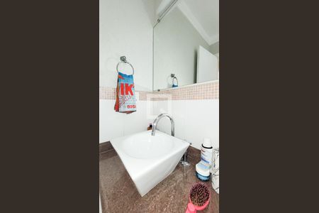 Casa de condomínio à venda com 492m², 4 quartos e 6 vagas Casa de condomínio à venda com 492m², 4 quartos e 6 vagasBanheiro dos Quartos