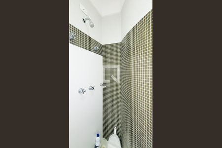 Casa de condomínio à venda com 492m², 4 quartos e 6 vagas Casa de condomínio à venda com 492m², 4 quartos e 6 vagasBanheiro Social