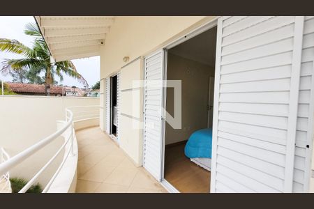 Casa de condomínio à venda com 492m², 4 quartos e 6 vagas Casa de condomínio à venda com 492m², 4 quartos e 6 vagasVaranda do Quarto 1