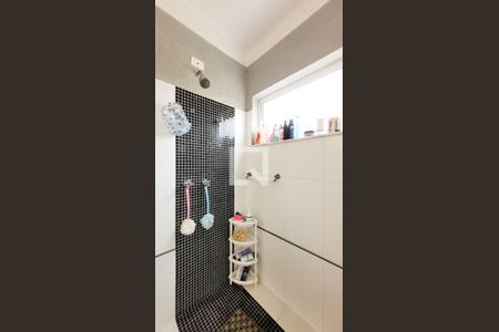 Casa de condomínio à venda com 492m², 4 quartos e 6 vagas Casa de condomínio à venda com 492m², 4 quartos e 6 vagasBanheiro da Suíte master