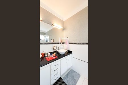 Casa de condomínio à venda com 492m², 4 quartos e 6 vagas Casa de condomínio à venda com 492m², 4 quartos e 6 vagasBanheiro da Suíte master