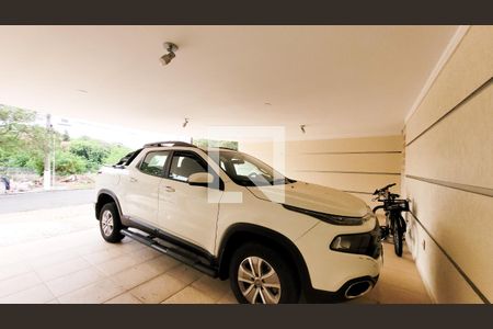 Casa de condomínio à venda com 492m², 4 quartos e 6 vagas Casa de condomínio à venda com 492m², 4 quartos e 6 vagasGaragem