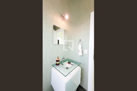 Casa de condomínio à venda com 492m², 4 quartos e 6 vagas Casa de condomínio à venda com 492m², 4 quartos e 6 vagasLavabo