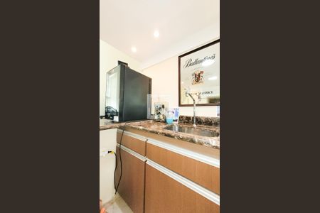 Casa de condomínio à venda com 492m², 4 quartos e 6 vagas Casa de condomínio à venda com 492m², 4 quartos e 6 vagasBar