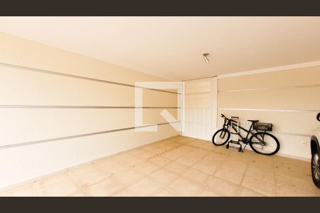 Casa de condomínio à venda com 492m², 4 quartos e 6 vagas Casa de condomínio à venda com 492m², 4 quartos e 6 vagasGaragem