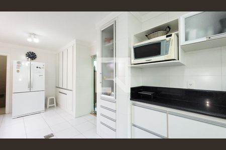 Casa de condomínio à venda com 492m², 4 quartos e 6 vagas Casa de condomínio à venda com 492m², 4 quartos e 6 vagasCozinha