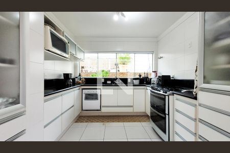 Casa de condomínio à venda com 492m², 4 quartos e 6 vagas Casa de condomínio à venda com 492m², 4 quartos e 6 vagasCozinha