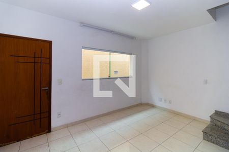 Sala de casa de condomínio para alugar com 2 quartos, 67m² em Vila Santa Clara, São Paulo