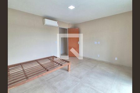 Quarto de casa de condomínio para alugar com 1 quarto, 50m² em Vargem Grande, Rio de Janeiro