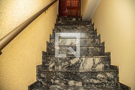 Casa à venda com 202m², 3 quartos e 3 vagas Casa à venda com 202m², 3 quartos e 3 vagasEscada 2