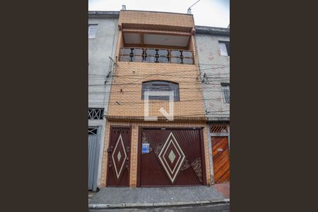 Casa à venda com 202m², 3 quartos e 3 vagas Casa à venda com 202m², 3 quartos e 3 vagasFachada + placa