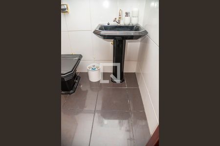 Casa à venda com 202m², 3 quartos e 3 vagas Casa à venda com 202m², 3 quartos e 3 vagasBanheiro social 2