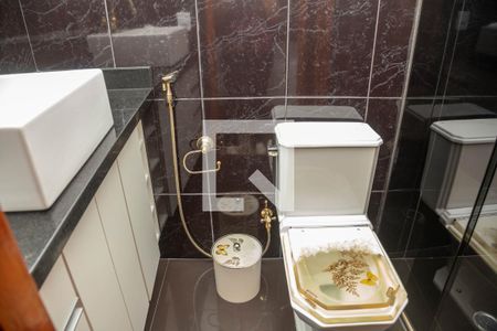 Casa à venda com 202m², 3 quartos e 3 vagas Casa à venda com 202m², 3 quartos e 3 vagasBanheiro da suíte