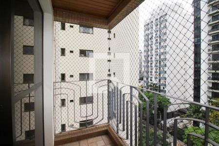 Varanda  de apartamento para alugar com 3 quartos, 102m² em Indianópolis, São Paulo