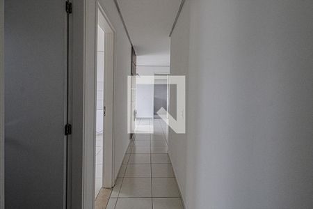 corredor para os cômodos de apartamento para alugar com 2 quartos, 47m² em Sacoma, São Paulo