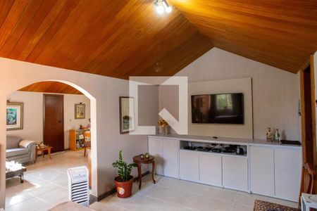 Sala de TV de casa para alugar com 3 quartos, 250m² em Sagrada Família, Belo Horizonte