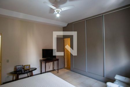 Suíte de casa para alugar com 3 quartos, 250m² em Sagrada Família, Belo Horizonte