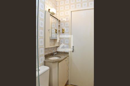 Banheiro de apartamento para alugar com 1 quarto, 48m² em Centro, Curitiba