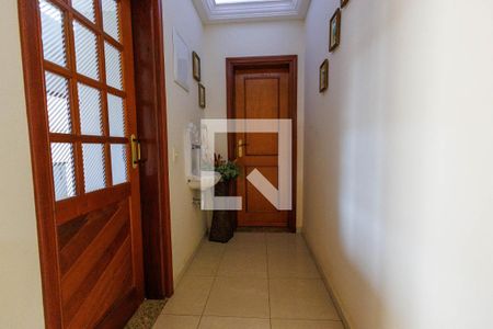 Casa de condomínio para alugar com 404m², 5 quartos e 2 vagas Casa de condomínio para alugar com 404m², 5 quartos e 2 vagasCorredor