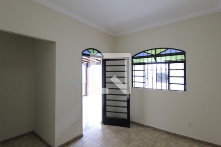 Sala de casa à venda com 3 quartos, 360m² em Letícia, Belo Horizonte