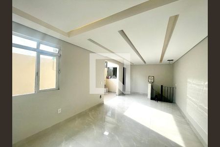 Sala do piso superior de casa para alugar com 2 quartos, 150m² em Jardim Diana, Várzea Paulista