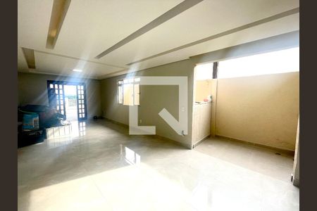 Sala do piso superior de casa para alugar com 2 quartos, 150m² em Jardim Diana, Várzea Paulista