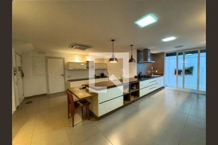 Casa à venda com 5 quartos, 806m² em Barra da Tijuca, Rio de Janeiro