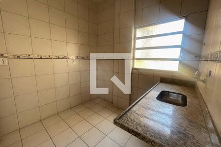 Cozinha de apartamento para alugar com 2 quartos, 68m² em Jardim Vinte E Cinco de Agosto, Duque de Caxias