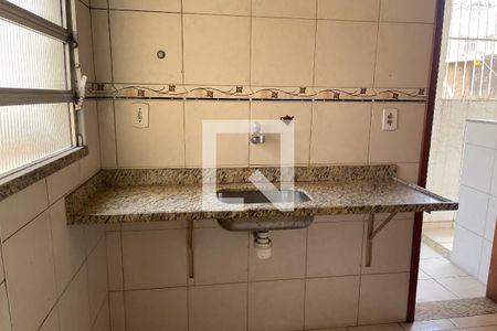 Cozinha de apartamento para alugar com 2 quartos, 68m² em Jardim Vinte E Cinco de Agosto, Duque de Caxias