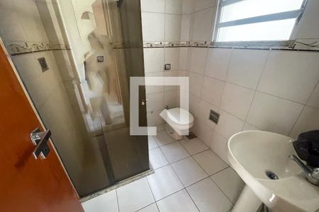 Banheiro de apartamento para alugar com 2 quartos, 68m² em Jardim Vinte E Cinco de Agosto, Duque de Caxias